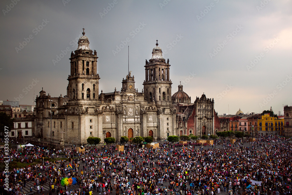 Fototapeta premium Zocalo de la Ciudad de México Marcha Gay