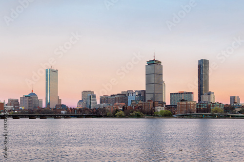 A Epici Pink Sunset in Boston City