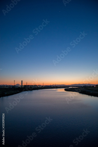 sunset on the river © 昌宏 飯野