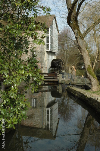MOULIN
