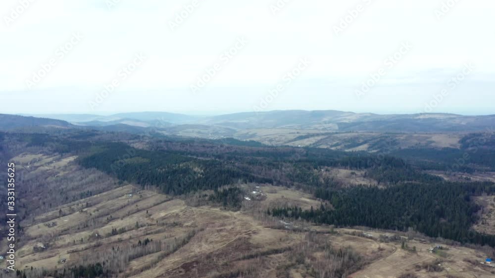 Beautiful drone flights over forests with beautiful views of mountains and forests Beautiful drone flights over forests with beautiful views of mountains and forests