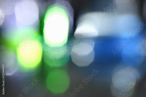 Fototapeta Niewyraźne tło nocnego blasku miasta i światło różnych kolorów nieostrej kamery