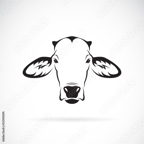Vector of a cow head design on white background. Farm Animal. Cows logos or icons. Easy editable layered vector illustration.