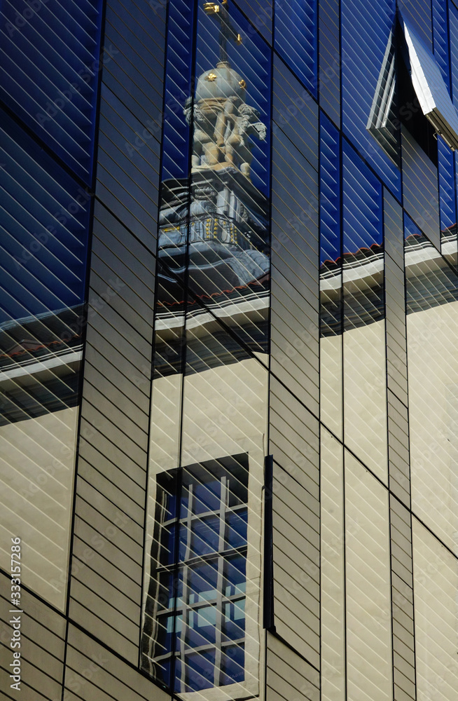 Obraz premium Reflet de l'hôtel Dieu sur un bâtiment moderne, Lyon