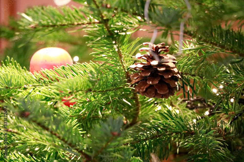 Dekorationsgegenstände auf dem Weihnachtsmarkt Dekorationsgegenstände auf dem Weihnachtsmarkt
