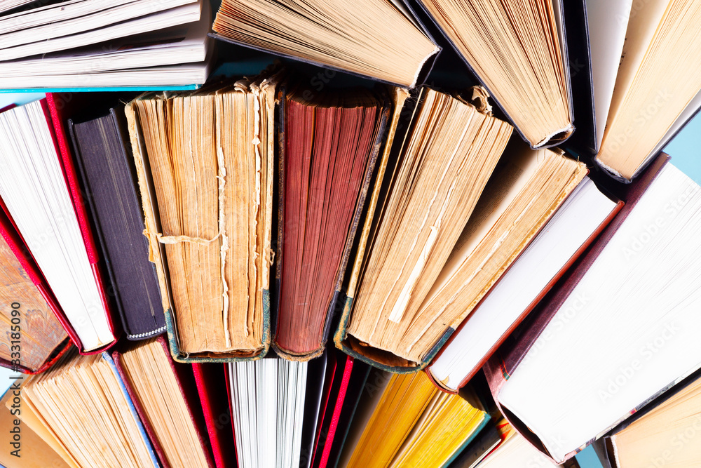 Obraz premium Pile of old books