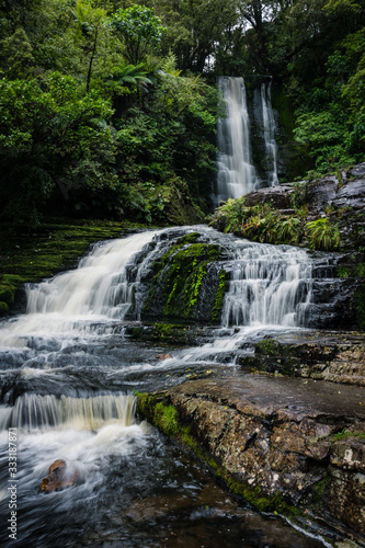 Fototapeta Naklejka Na Ścianę i Meble -  mclean falls waterfall in the forest