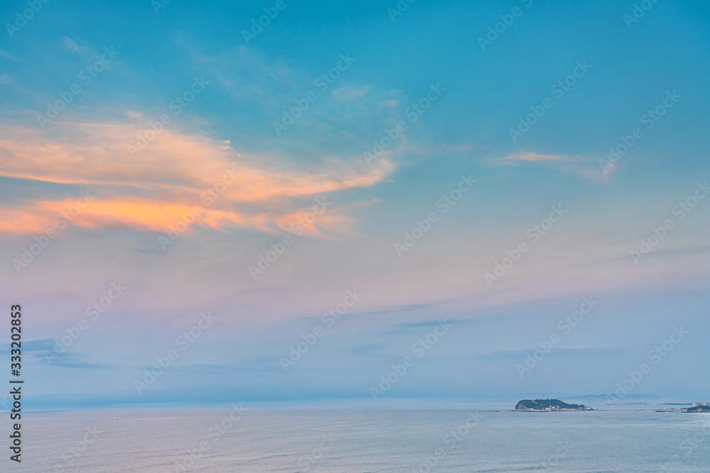 江ノ島と雲