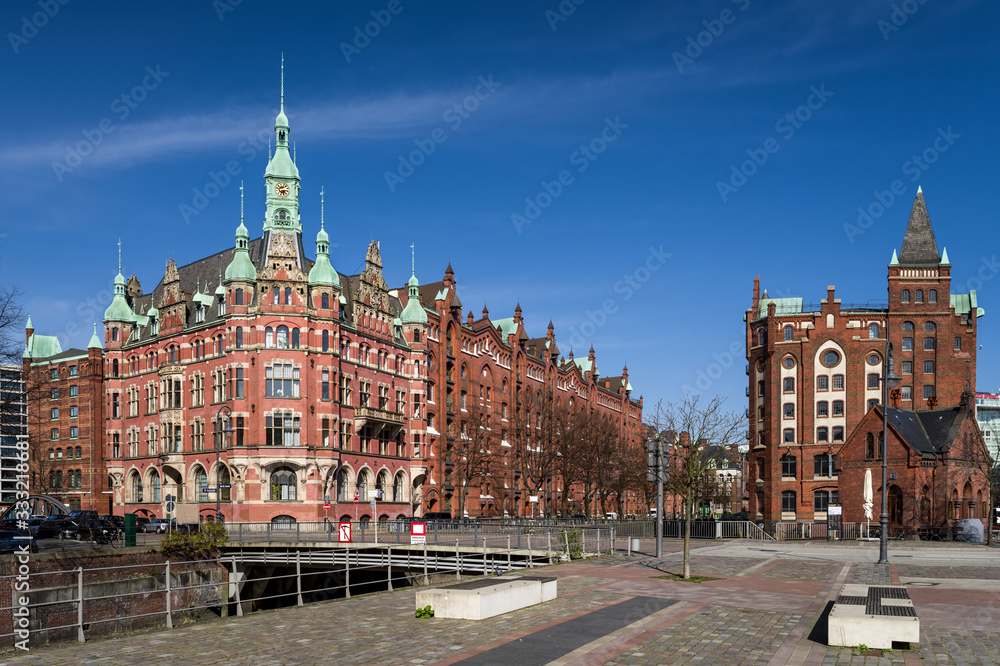Fototapeta premium UNESCO-Welterbe Speicherstadt Hamburg sonnig entzerrt