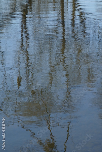 Sonnen Licht Reflexionen auf der Wasser Oberfläche © darknightsky