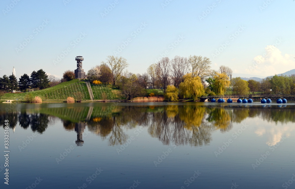 Fototapeta premium Seepark in Freiburg im Frühling