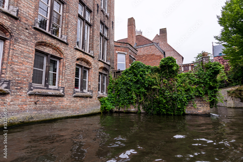 125/5000 Beautiful medieval city of Bruges in Belgium (Europe). Full of bridges and water channels, surrounded by fantastic buildings. 125/5000 Beautiful medieval city of Bruges in Belgium (Europe). Full of bridges and water channels, surrounded by fantastic buildings.