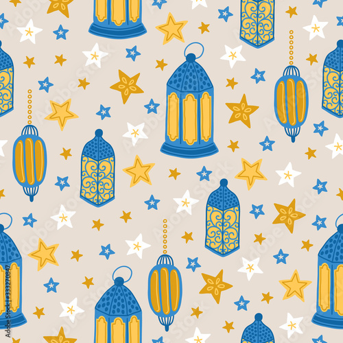 Ramadan seamless pattern with stars and lanterns on beige background
