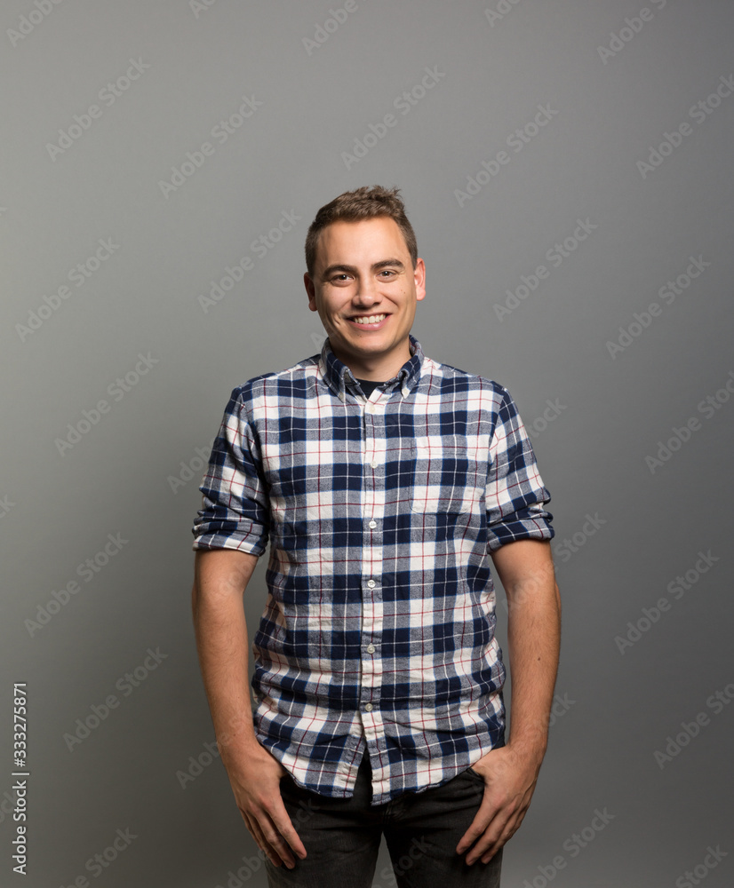 Obraz premium Studio portrait of a happy young man