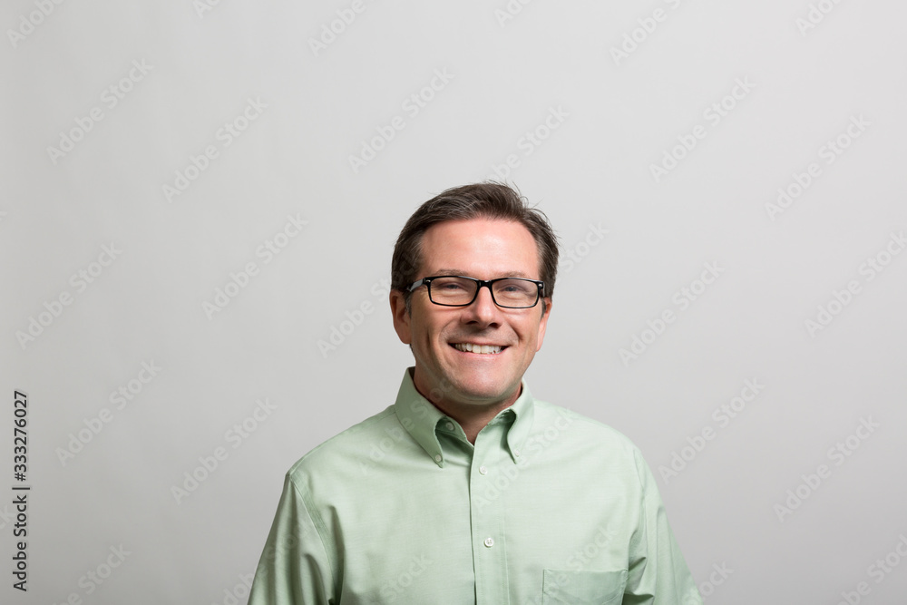 Obraz premium Studio portrait of an excited professional man
