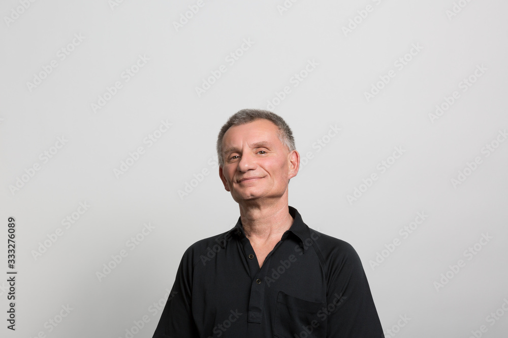 Obraz premium Studio portrait of a confident mature man