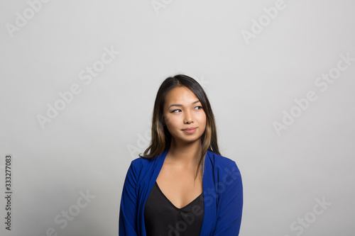 Φωτογραφία studio portrait of a young woman pondering