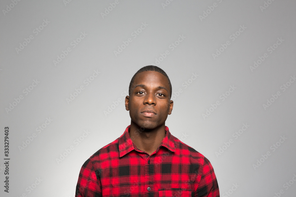 Obraz premium studio portrait of a young man contemplating
