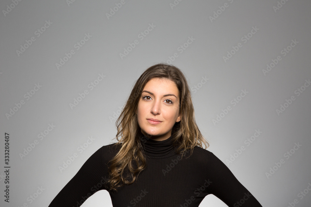 Obraz premium Studio portrait of a confident young woman