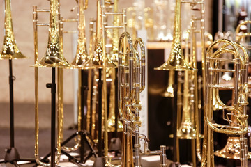 Fotobehang Muziekwinkel Trombones in muziekwinkel  © DAVID