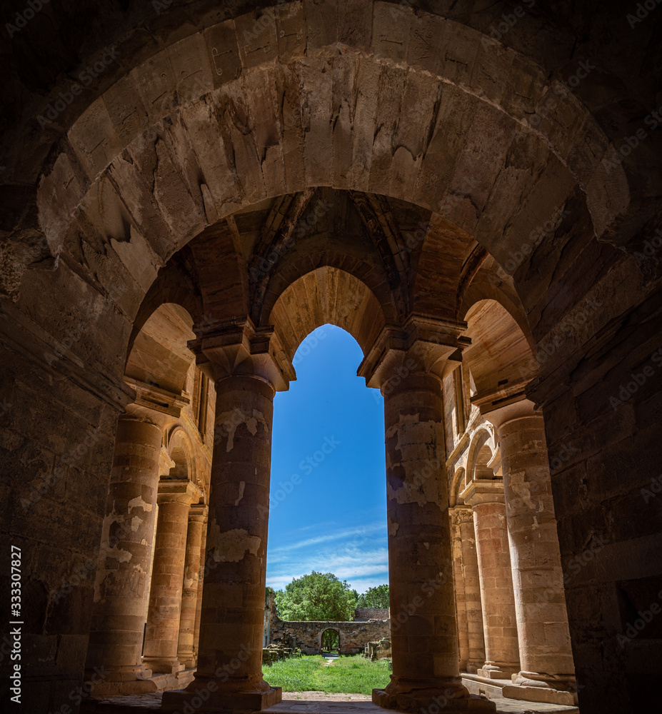 ruinas del monasterio ciasterciense de Granja de Moreruela En Zamora España