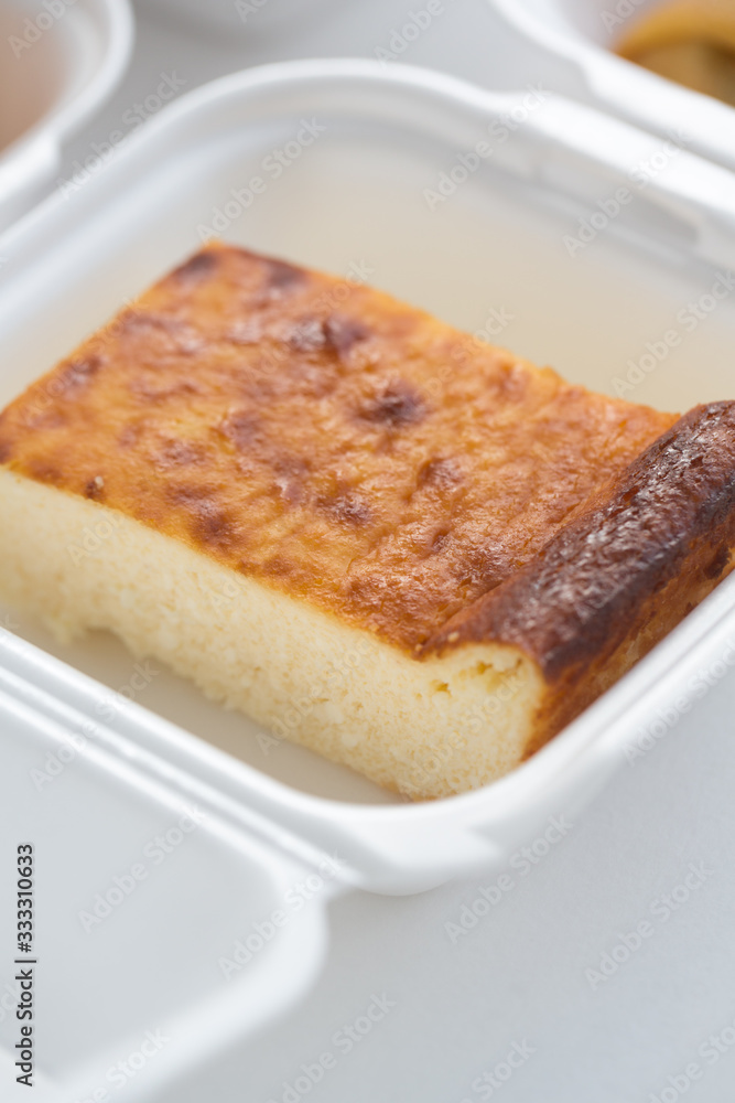 food delivery in lunch boxes against coronavirus. Food to go. polypropylene boxes. homemade casserole. food delivery in lunch boxes against coronavirus. Food to go. polypropylene boxes. homemade casserole.