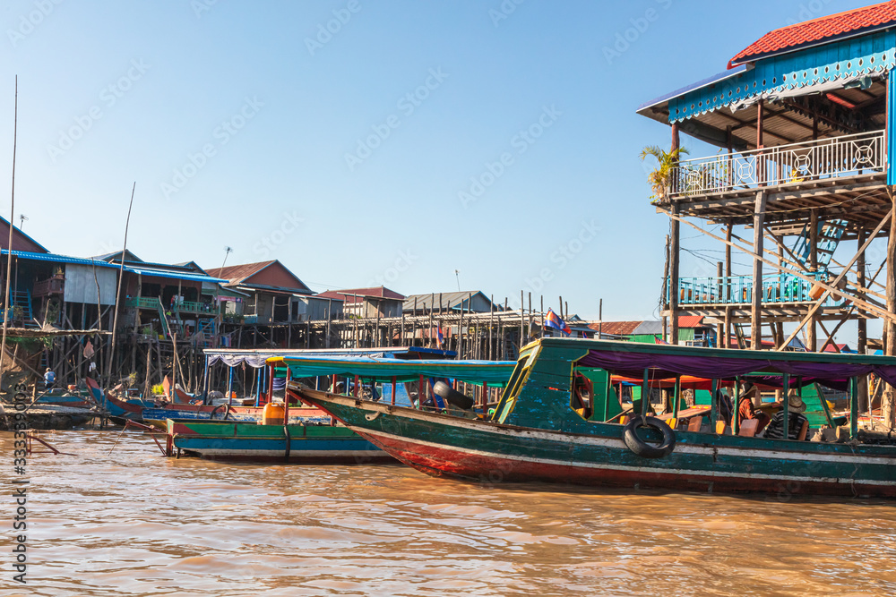Φωτογραφία Kampong Phluk Floating Village on the Tonle Sap lake near Siem Reap, Cambodia during sunset