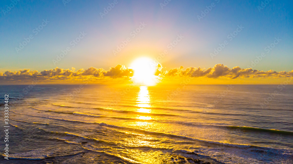 Φωτογραφία Sun rise at the beach of village of Yeppoon, Queensland, Australia