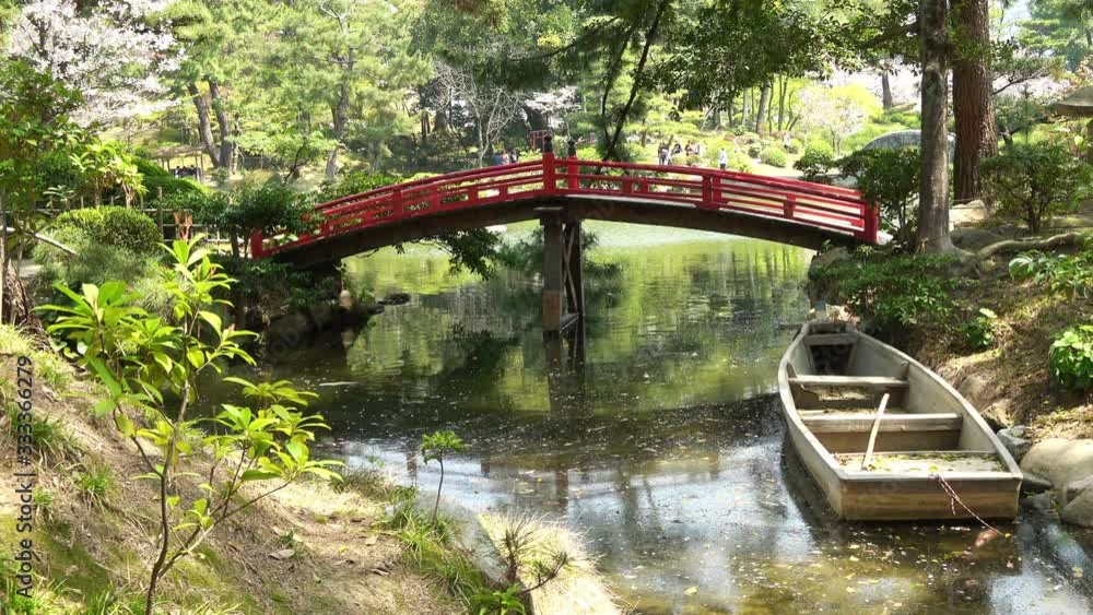 日本庭園 日本橋 4K / Red bridge in the Japanese garden 日本庭園 日本橋 4K / Red bridge in the Japanese garden