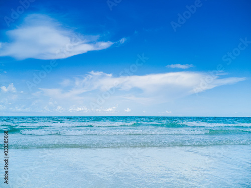 Fototapeta Naklejka Na Ścianę i Meble -  Beautiful sea, clear water on a clear day, beautiful like heaven.