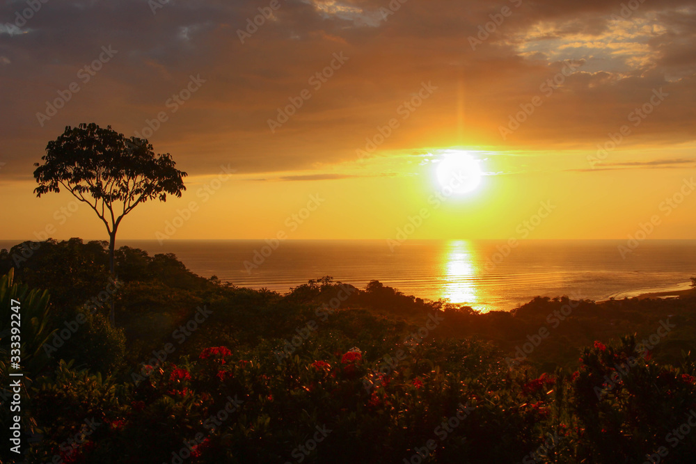 coucher de soleil à dominical au costa rica proche de playa ballena