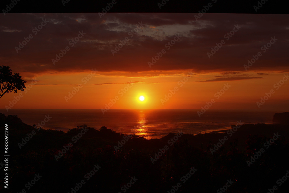 coucher de soleil à dominical au costa rica proche de playa ballena