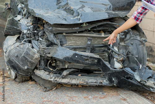Car insurance salesman assesses car damage from a collision And the car was hit by an evaluation of the car price to sell spare parts