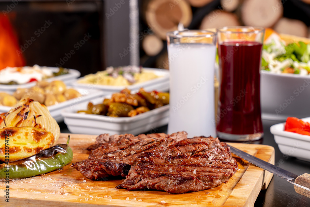 Fototapeta premium steak and raki menü