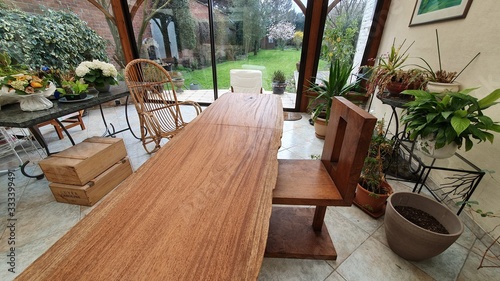 Fotografie veranda table bois massif exotique rotin design tendance