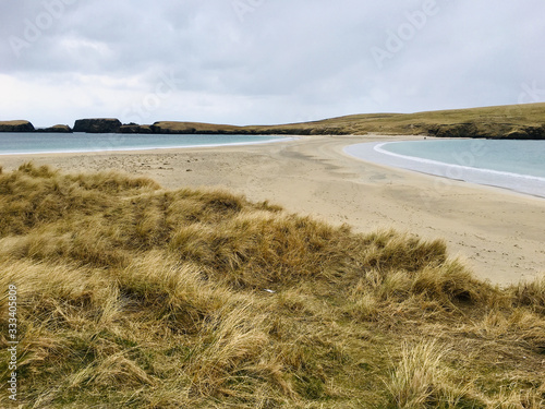 Fototapeta Naklejka Na Ścianę i Meble -  Beach with both sides Water on the Shetland Islands Scotland - Landscape Photography