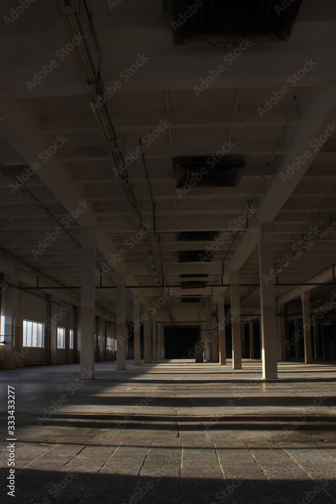 corridor with square columns in the warehouse