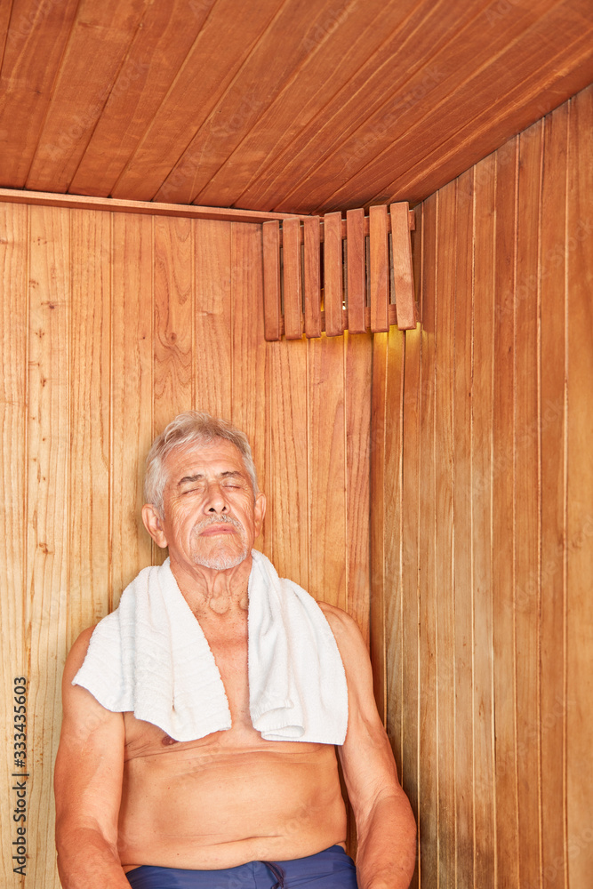 Senior Mann sitzt in der Sauna Stock Photo Adobe Stock