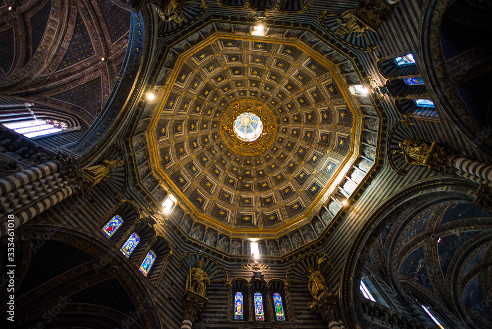 Santa Maria Assunta duomo e interno cattedrale a Siena