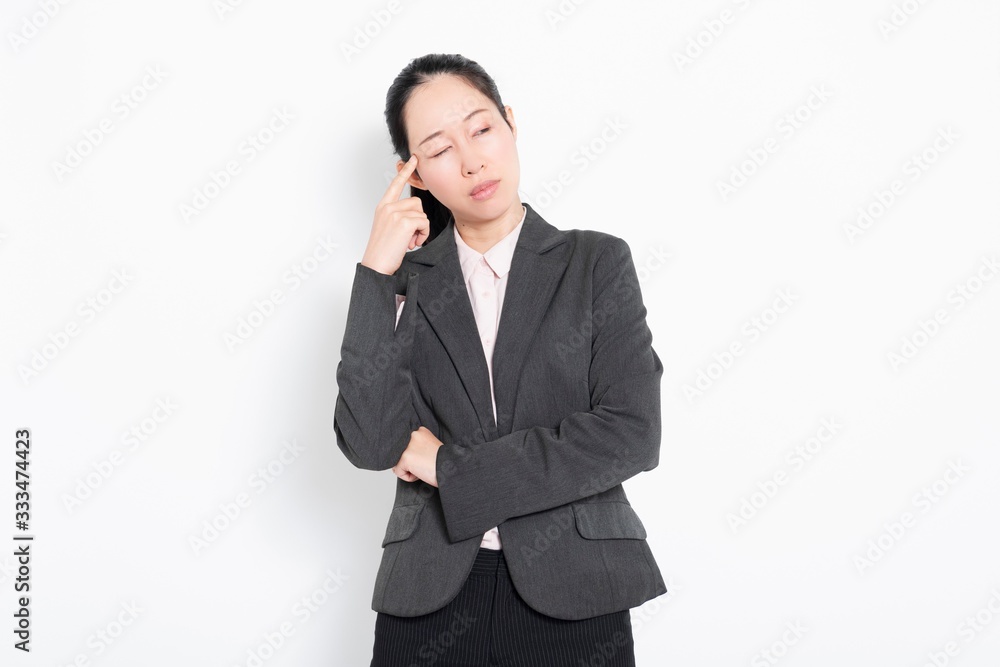 悩む女性 悩む女性