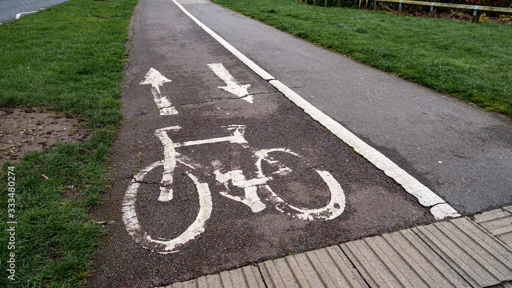 Obraz premium Shared cycle and pedestrian pathway with worn signage
