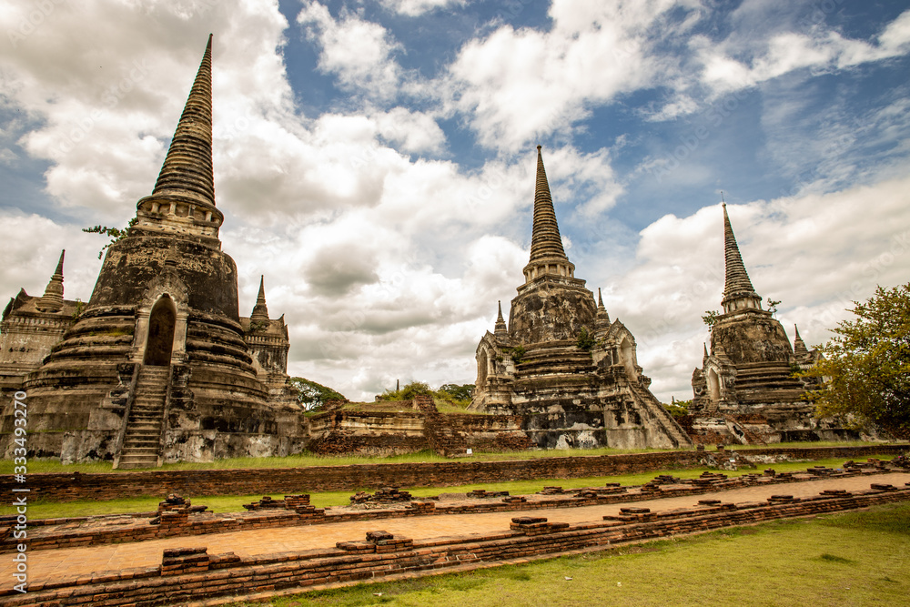 Fototapeta premium beautiful temple in Bagkok at sunny day