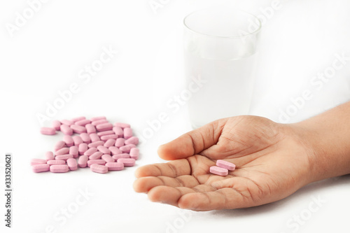 Fotografi tablet or caplet on human hand