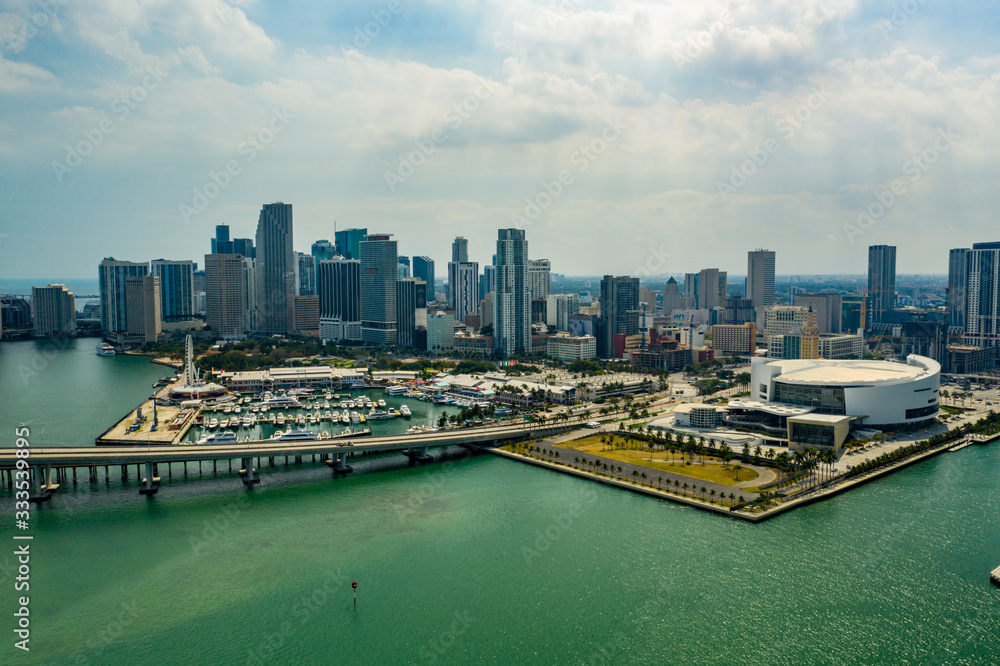 Obraz premium Downtown Miami shot from aerial drone