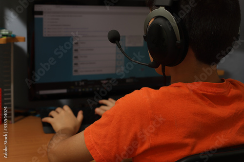 Billede på lærred e-learning at home, schooling at home, stay home schooling, boy learning at home