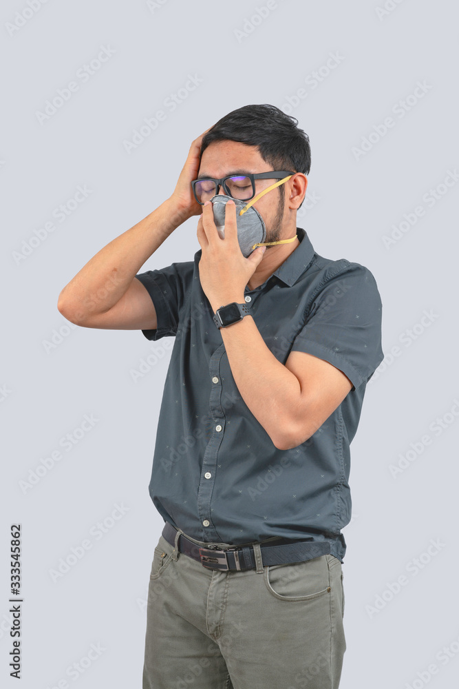 Obraz premium Young man doing concepts wear protective mask against infectious diseases and flu with clipping path,Corona Virus 2019-ncov