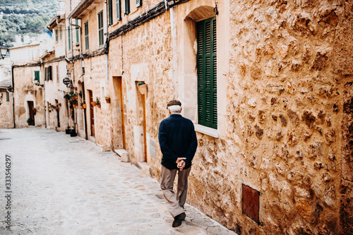 Wallpaper Mural man walking on the street Torontodigital.ca
