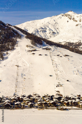 In Livigno the season starts earlier than in most other ski resorts, from late November to early May. That's why snow lovers prefer Livigno.