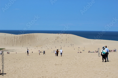 青空の元の鳥取砂丘　tottori sand dune　国立公園