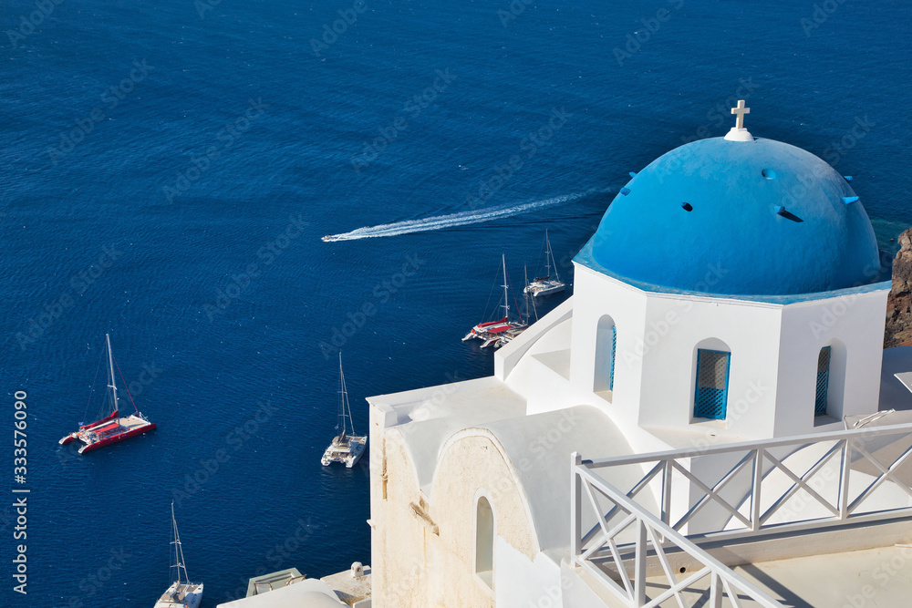 Fototapeta premium Beautiful View of Oia on Santorini Island, Greece
